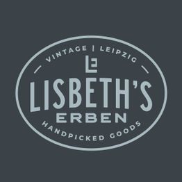 Ovales Logo mit Text: "Vintage Leipzig, Lisbeth's Erben, Handpicked Goods" in Blau auf Dunkelgrau.