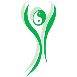 Abstrakte grüne Figur mit Yin-Yang-Symbol, das Balance und Harmonie darstellt.