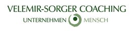 Logo: Velemir-Sorger Coaching mit grünem Kreis, Text "Unternehmen Mensch".