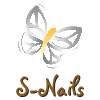Ein stilisierter Schmetterling über dem Schriftzug „S-Nails“ auf weißem Hintergrund.