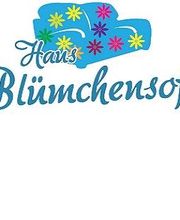 Blaues Logo mit Sofa und Blumen. Text: "Haus Blümchensofa".