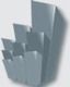 Graue, gestapelte geometrische Formen, die an aufgefächerte Papierblätter erinnern.