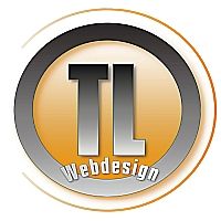 Logo mit schwarzem Kreis und orangefarbenem Hintergrund zeigt "TL Webdesign" in silberner Schrift.
