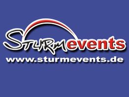 Logo mit Text "Sturmevents" und URL "www.sturmevents.de" auf blauem Hintergrund.