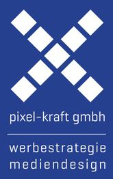 Logo mit weißem "X" auf blauem Hintergrund, Text: pixel-kraft GmbH, Werbestrategie, Mediendesign.