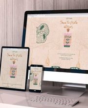 Pantallas de computadora, tableta y móvil mostrando el mismo sitio web de diseño floral y producto.