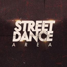 Texto "Street Dance Area" en letras grandes sobre fondo oscuro.