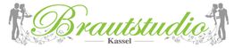 Brautstudio Kassel Logo mit grüner Schrift und silbernen Brautpaar-Silhouetten seitlich.