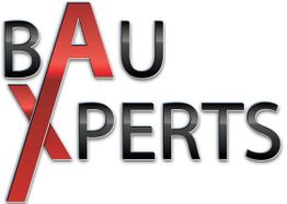 Logo mit dem Text "BAU XPERTS" in schwarzen und roten Buchstaben auf weißem Hintergrund.