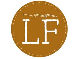 Círculo marrón con letras "LF" en blanco y líneas en zigzag arriba.