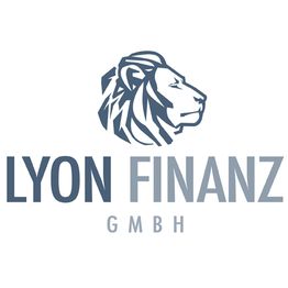 Logo von Lyon Finanz GmbH mit Löwenkopf-Symbol und Schriftzug in Blau-Grau.