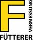Gelbes "F" mit schwarzem Rand, daneben "VERMESSUNG", darunter "FÜTTERER".