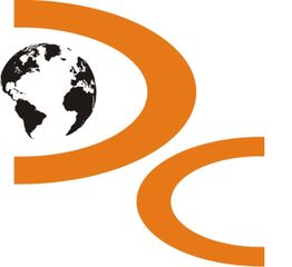 Logotipo com globo terrestre entre dois semicírculos laranja opostos.