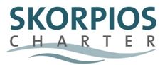 Logo von Skorpios Charter mit wellenförmigem Design.