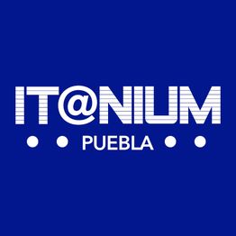 Logo de IT@NIUM Puebla sobre fondo azul oscuro, con texto en blanco y puntos decorativos.