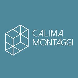 Logo con cubo geometrico e testo "CALIMA MONTAGGI" su sfondo azzurro.