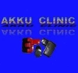 Text "AKKU CLINIC" über roten und schwarzen Batterieabbildungen auf blauem Hintergrund.