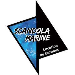Logo de Scandola Marine avec texte "Location de bateaux" sur fond bleu et noir.
