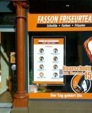 Der Eingang zum Salon