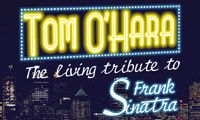 Leuchtreklame mit "Tom O'Hara, The living tribute to Frank Sinatra" vor Stadt-Silhouette.