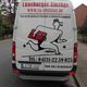 Lieferwagen der "Lüneburger Umzüge" mit Firmenlogo und Kontaktdaten auf einer Straße.