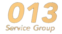 Logo con testo "013 Service Group" in caratteri arancioni. Sfondo bianco.