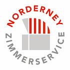 Logo mit roten und grauen Streifen und Text "Norderney Zimmerservice" in einem Kreis.