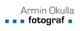 Logo mit dem Text "Armin Okulla Fotograf" und blauen Quadraten darunter.