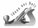 Hobel mit Schriftzug "Ideen aus Holz" darüber, in einem minimalistischen Design.