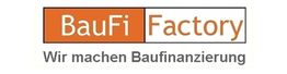 Logo: "BauFi Factory" und Text "Wir machen Baufinanzierung" in einem rechteckigen Rahmen.