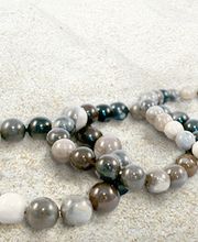 Kugelarmbänder aus Feuerstein