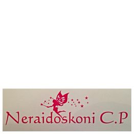 Rotes Logo mit einer Fee und Sternen, daneben der Text "Neraidoskoni C.P".
