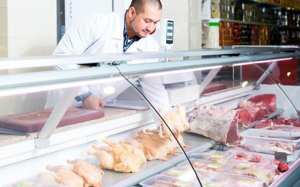 Kühltheke kaufen: Tipps für deine Metzgerei