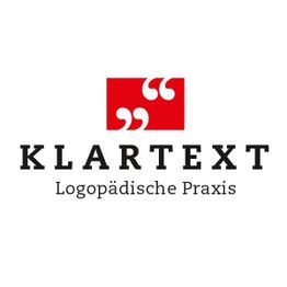 Logo der Klartext Logopädischen Praxis mit rotem Quadrat und Anführungszeichen.