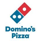 Logotipo da Domino's Pizza com peça de dominó em azul e vermelho acima do nome.