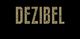 Text "DEZIBEL" in beiger, strukturierter Schrift auf schwarzem Hintergrund.