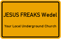 Gelbes Schild mit der Aufschrift: "JESUS FREAKS Wedel - Your Local Underground Church".