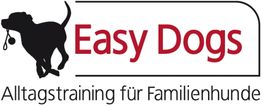 Ein schwarzer Hund mit Leine, Text: "Easy Dogs - Alltagstraining für Familienhunde".
