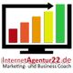 Balkendiagramm auf Bildschirm mit Text: "InternetAgentur22.de Marketing- und Business Coach".