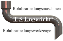Ein gebogenes Rohr mit dem Text "TS Ungericht" in der Mitte.