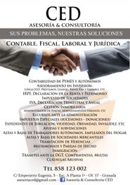 Apretón de manos sobre lista de servicios contables, fiscales, laborales y jurídicos de CED.