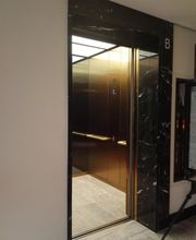 Aufzuggewände aus Naturstein Reversibel befestigt.