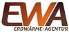 Logo der Erdwärme-Agentur mit den Initialen "EWA" in Rot und Orange.