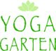 Text: "Yoga Garten" in grüner Schrift mit einem Blattmuster oben.