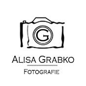 Logo einer Kamera mit Buchstabe "G", darunter "Alisa Grabko Fotografie".