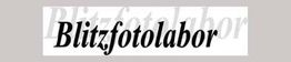 Der Text "Blitzfotolabor" in schwarzer Schrift auf grauem Hintergrund.
