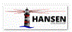 Ein Leuchtturm mit rotem Licht neben dem Schriftzug "Hansen".